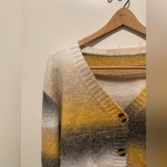 Gorgeous Knit Crop Button-up Long Sleeve Sweater - Picture 4 of 6